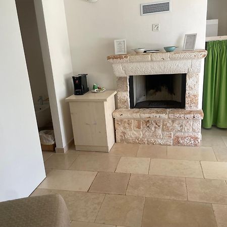 Bed and Breakfast Relais Trulli Le Icone Остуні Екстер'єр фото