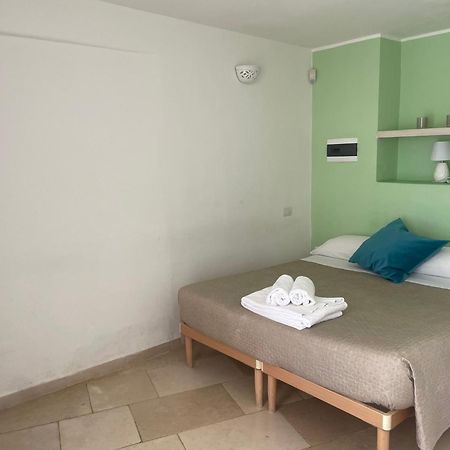 Bed and Breakfast Relais Trulli Le Icone Остуні Екстер'єр фото