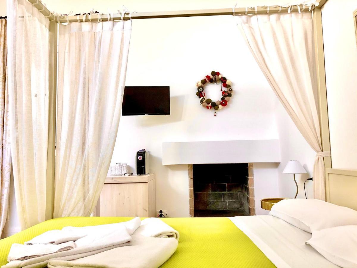 Bed and Breakfast Relais Trulli Le Icone Остуні Екстер'єр фото