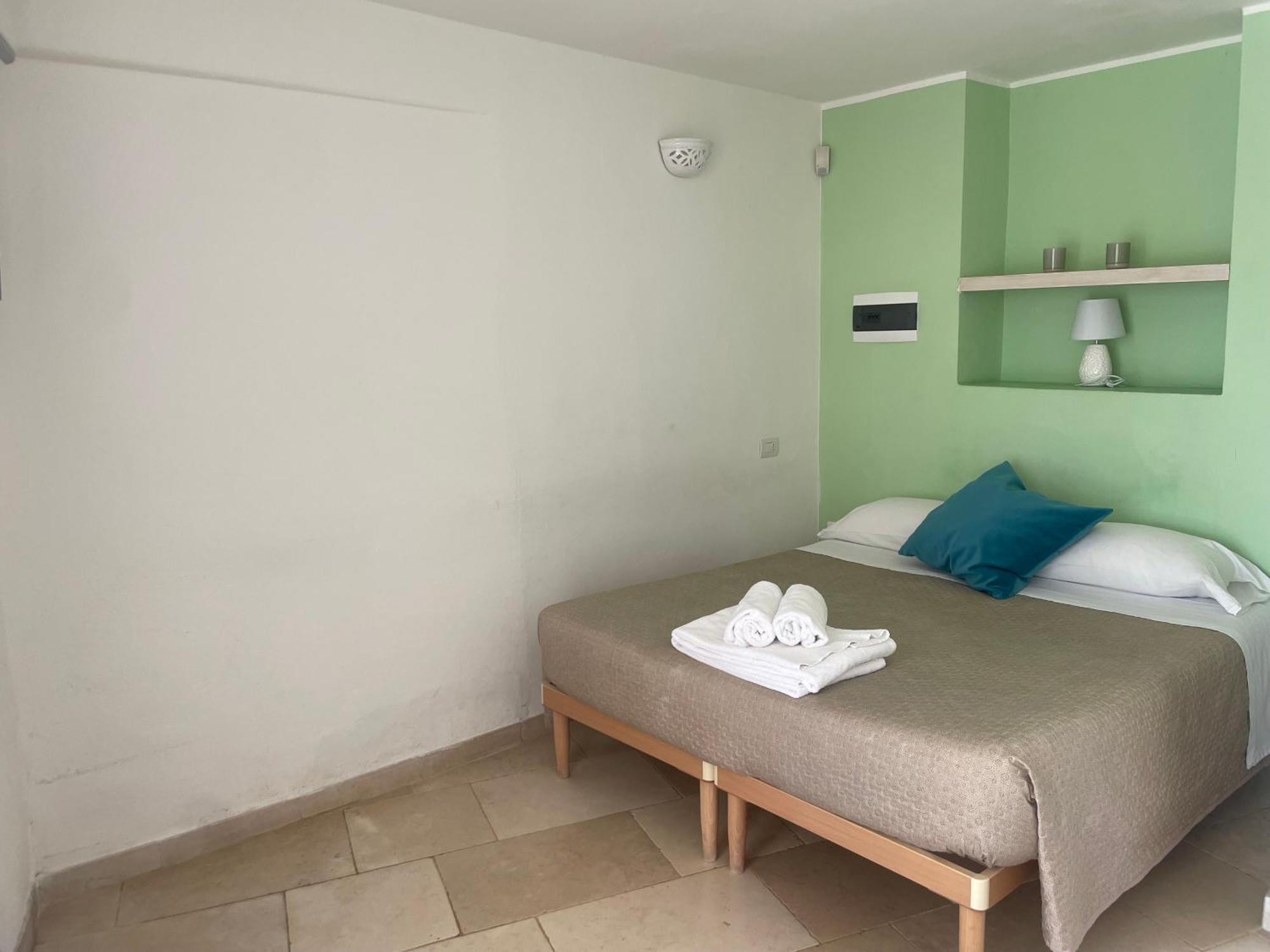 Bed and Breakfast Relais Trulli Le Icone Остуні Екстер'єр фото