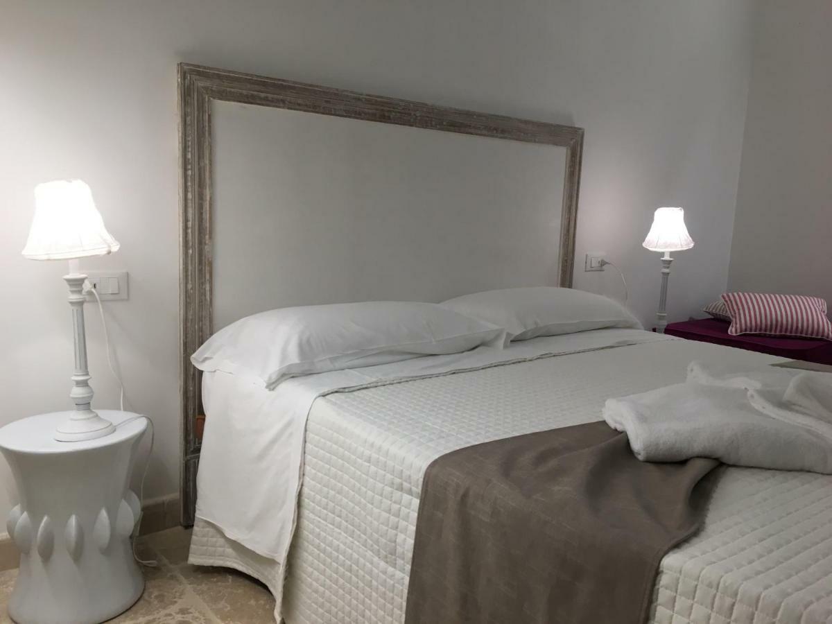 Bed and Breakfast Relais Trulli Le Icone Остуні Екстер'єр фото